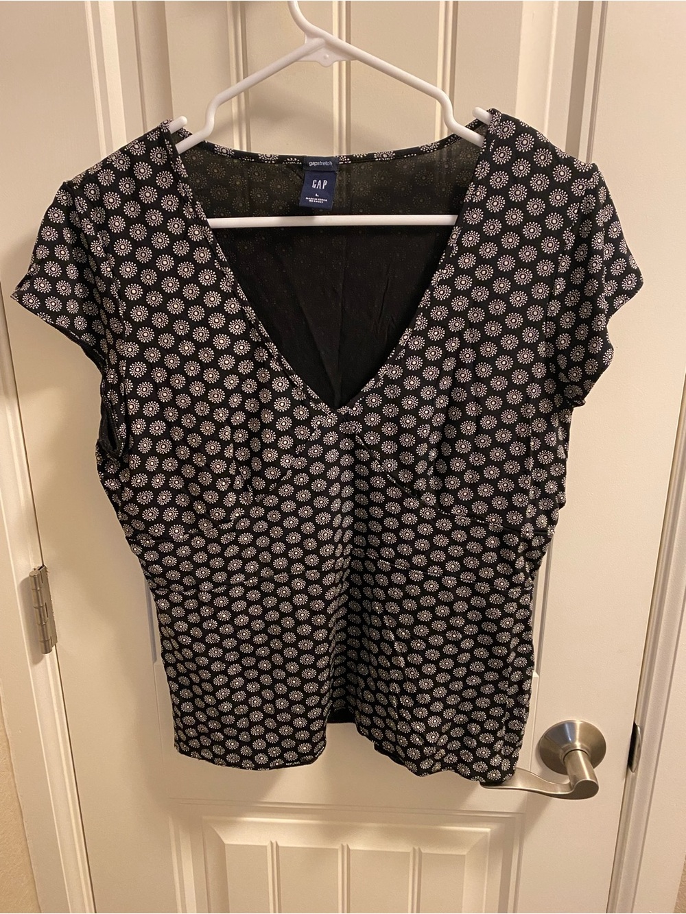Gap L Top Stretch Black White Blouse Large Shirt Lg